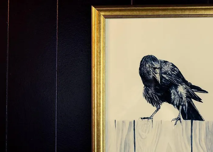 Villa The Crow - Sophisticated East Hill Sanctuary