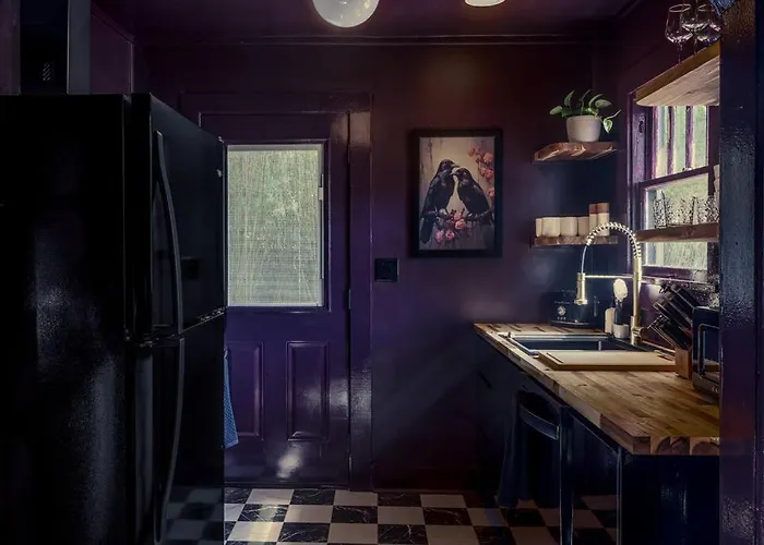 The Crow - Sophisticated East Hill Sanctuary * Pensacola