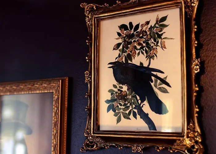 Villa The Crow - Sophisticated East Hill Sanctuary