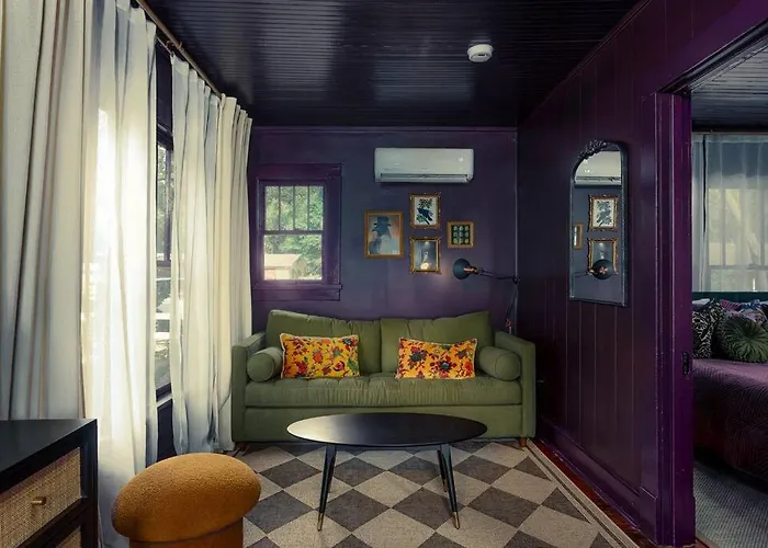 The Crow - Sophisticated East Hill Sanctuary Villa Pensacola